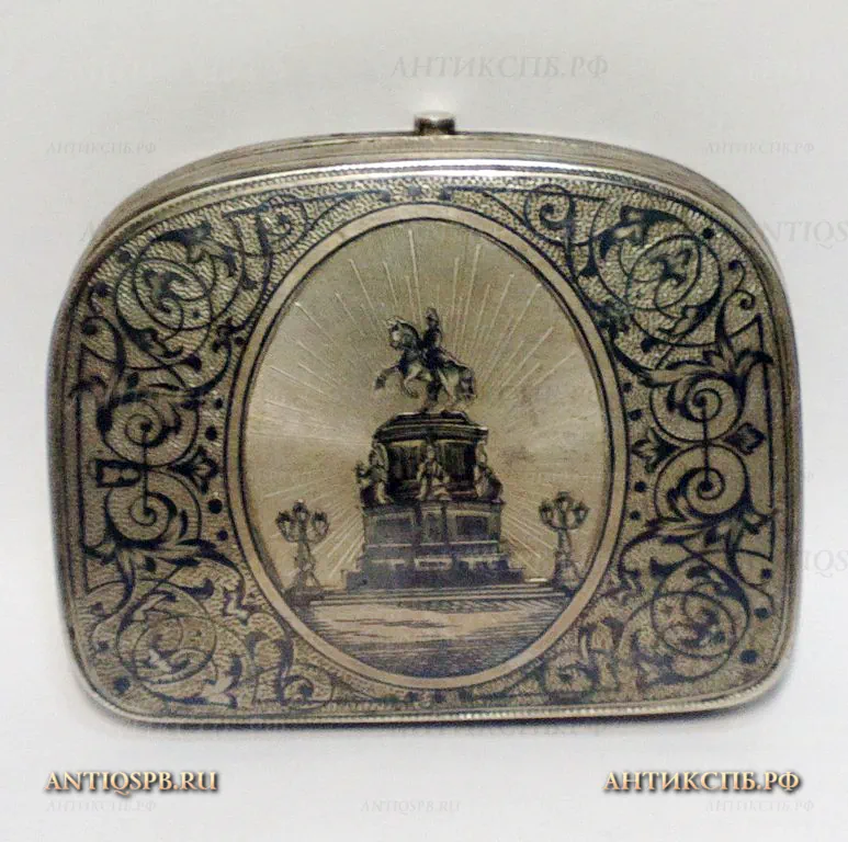 Табакерка серебряная с чернью "Памятник императору Николаю I". Россия. №19319 